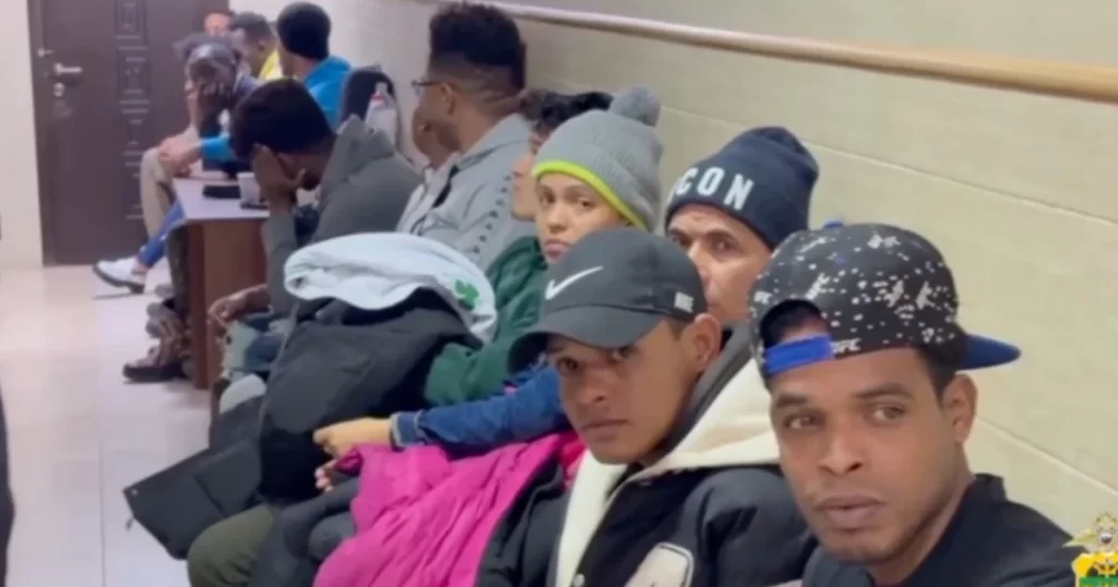 Rusia deporta a 17 cubanos con visa vigente: “Nos trataron como perros”