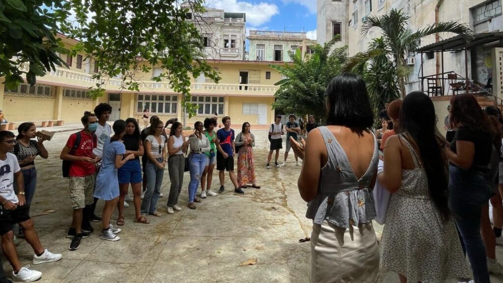 Estudiantes durante una actividad en la Facultad de Psicología en abril de 2025. FEU Facultad de Psicología UH / Facebook